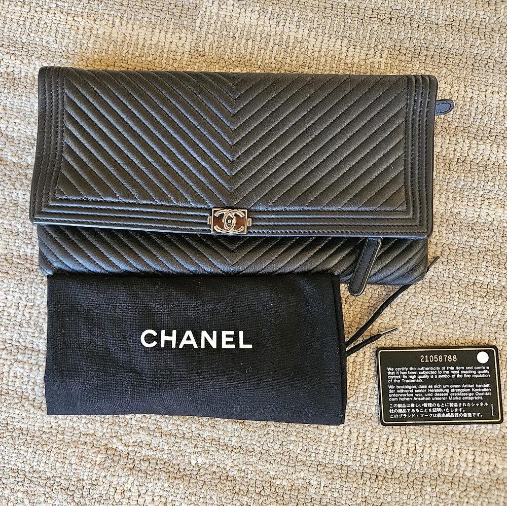 CHANEL Black Chevron Wallet with Grey Hardware